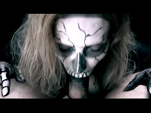 ❤️ Demon ti fi souse kòk chante ak bouch nwa li ak vale kom. Porno fb nan nou ❌